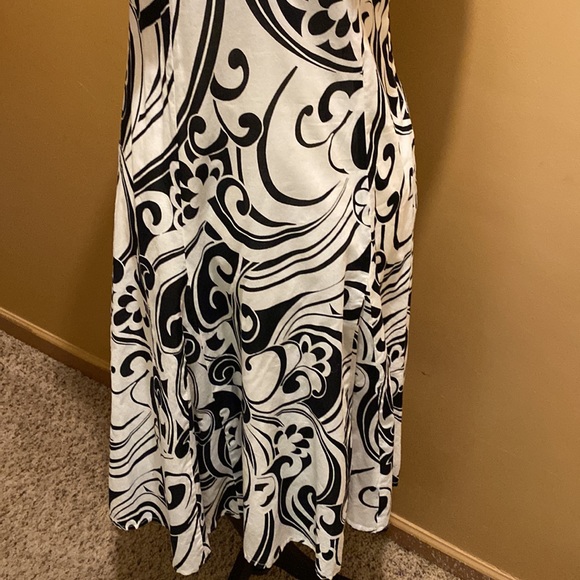 Women’s Apt 9 black white floral fit and flare maxi dress sz 8 lined sleeveless - Picture 3 of 13